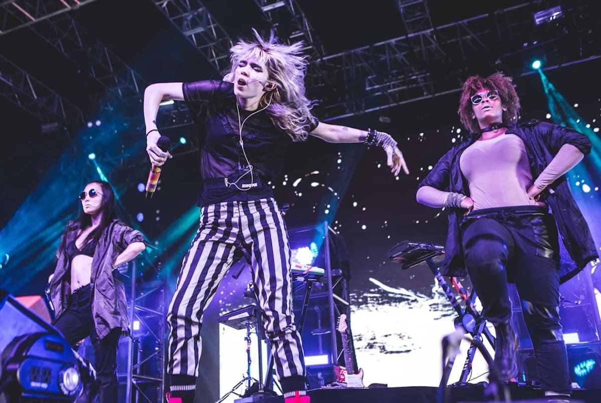 Grimes admits Coachella glitch, vows to have perfect Weekend 2